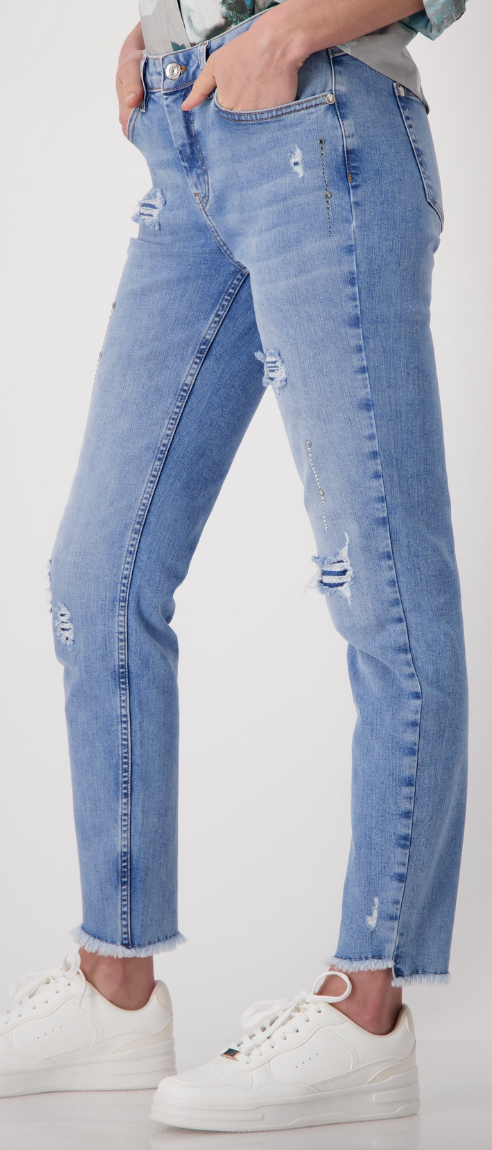 Jean w/distress rips and Crystal detail