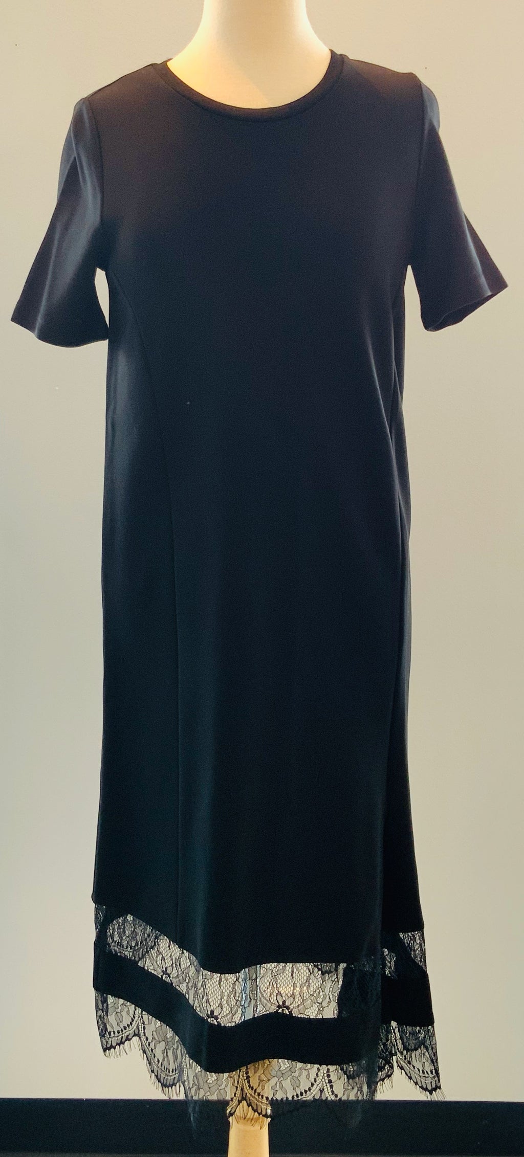 Jersey Dress W/Lace Bottom Midi Lenght