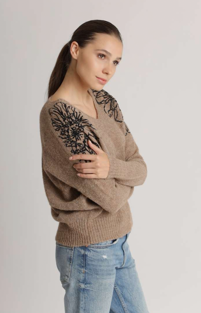Pullover W/Flower Embroidery
